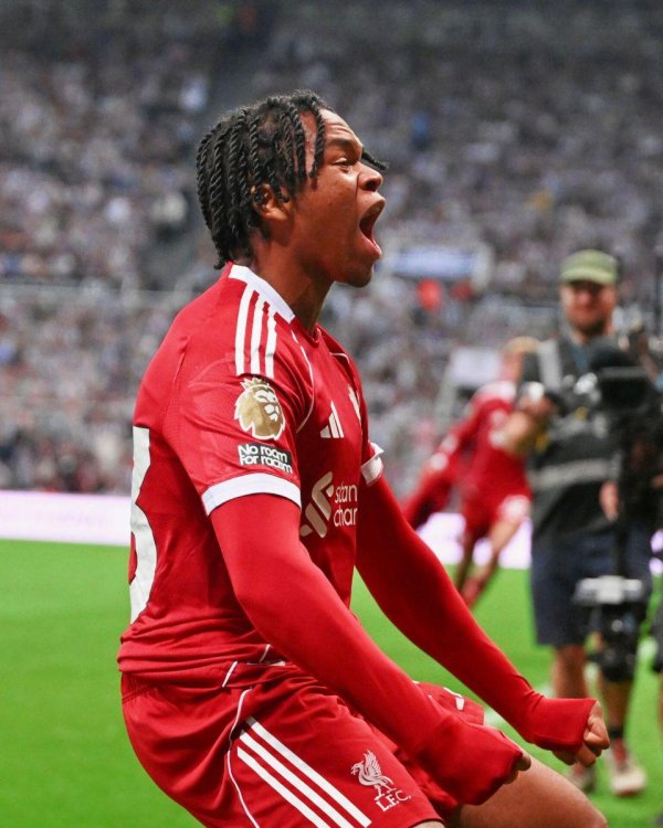 牛金所 英超：利物浦3-2十人纽卡！16岁超新星第100分钟替补绝杀